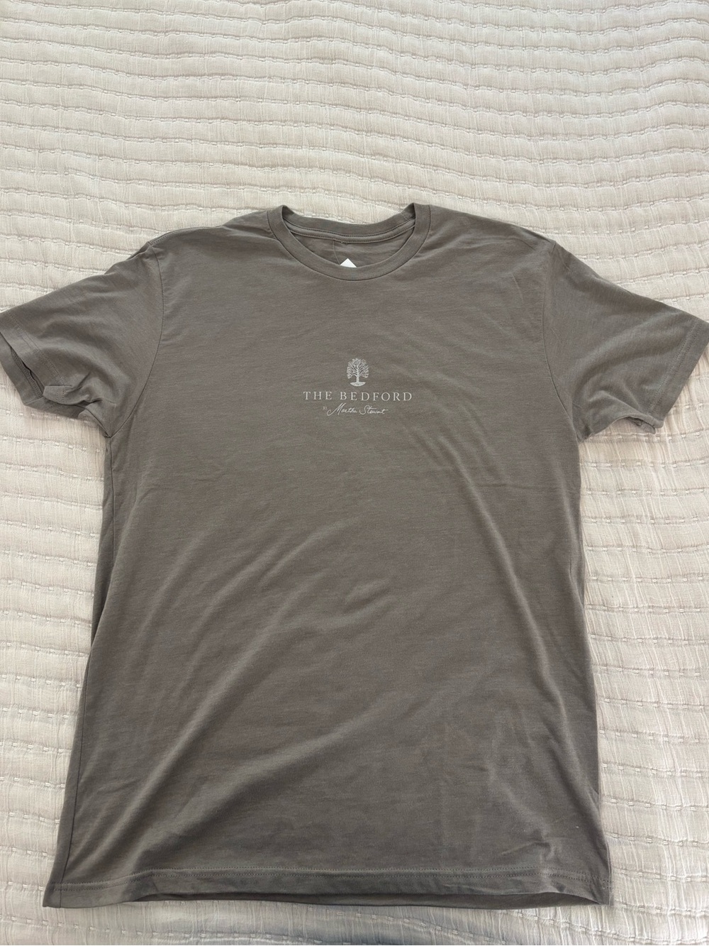 The Bedford by Martha Stewart Restaurant Logo T-Shirt Grey Unisex Size Large NWT